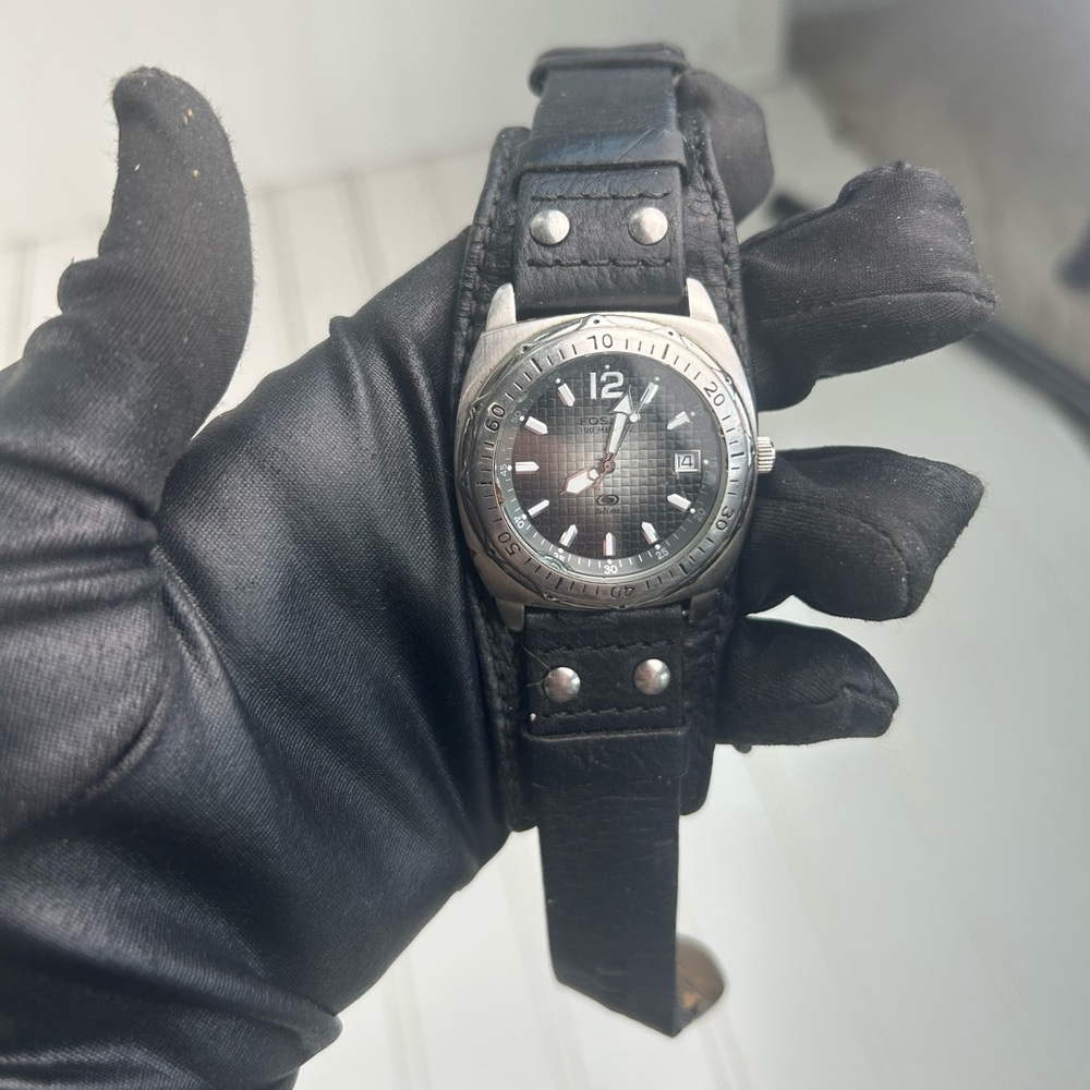 Fossil Men’s Watch – Genuine Black Leather Strap, Silver Case, Date Dial - Picture 6 of 7